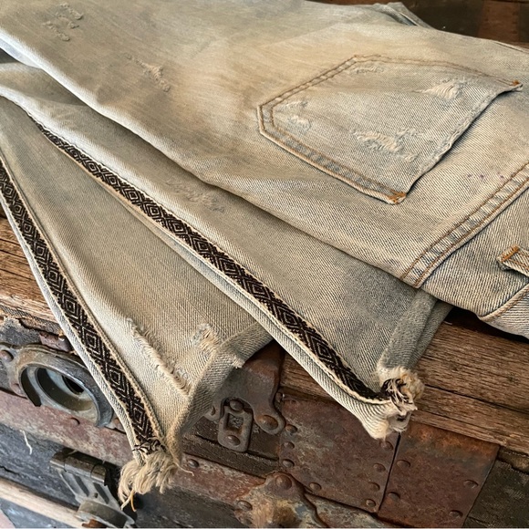 One x Teaspoon Women's Bell Bottom Light Blue Distressed Denim Jeans Size 28 - Picture 10 of 16